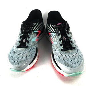New Balance Women Shoes Size 6 !